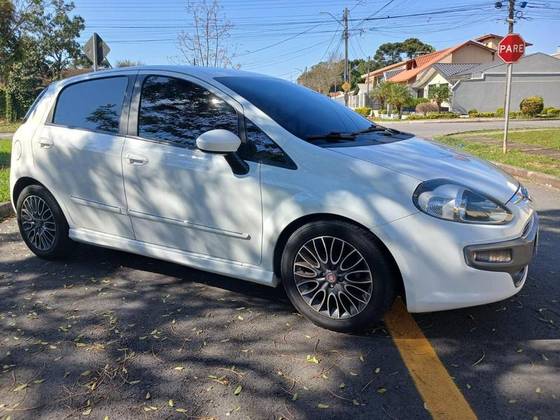 FIAT PUNTO 1.8 SPORTING 16V FLEX 4P AUTOMATIZADO FIAT PUNTO 1.8 SPORTING 16V FLEX 4P AUTOMATIZADO